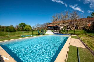  Maison  vendre 9 pices 310 m