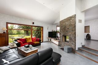  Maison  vendre 7 pices 332 m