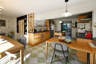  Maison  vendre 8 pices 220 m