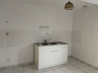  Appartement à louer 4 pièces 115 m²