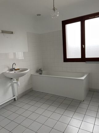  Appartement à louer 4 pièces 115 m²