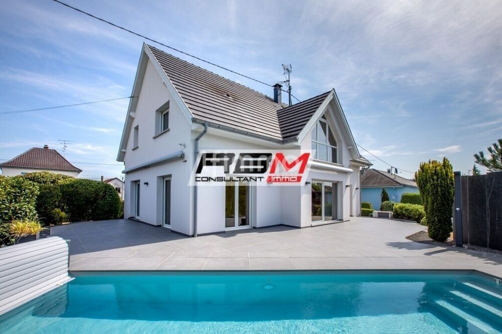 Villa avec piscine, parc paysager et prestations premium. Kembs