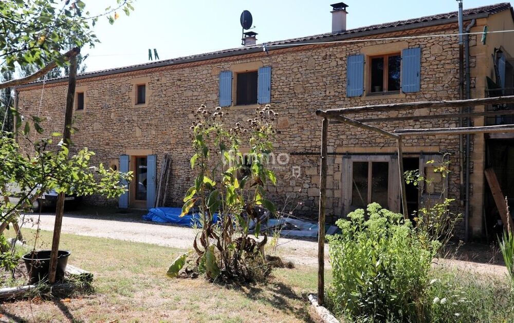 Vente Maison Chartreuse avec longère et moulin sur un terrain de 24086m² Les eyzies