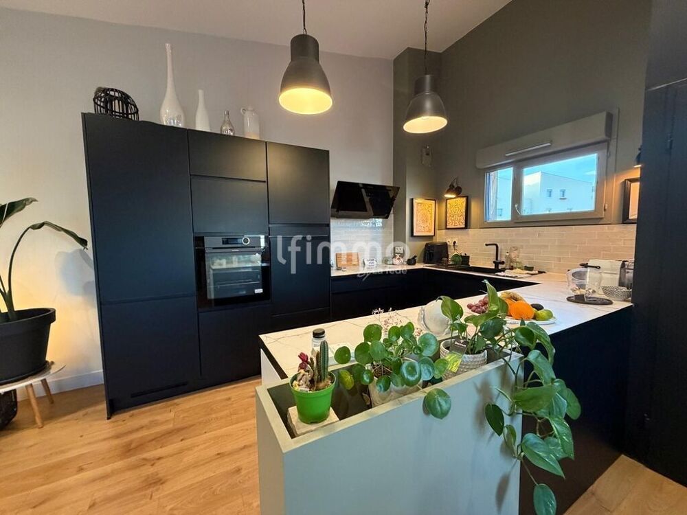 Appartement T4 duplex 2 terrasses de 37 m² et garage fermé