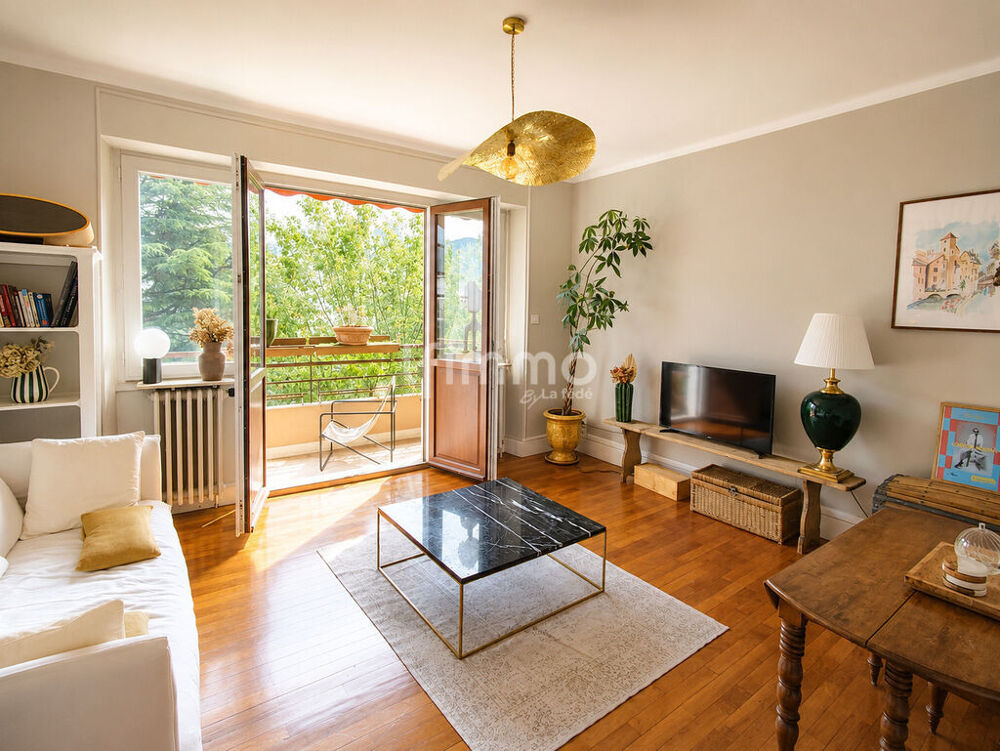Annecy  Parmelan | T2 de caractère  2 balcons  lac à pied