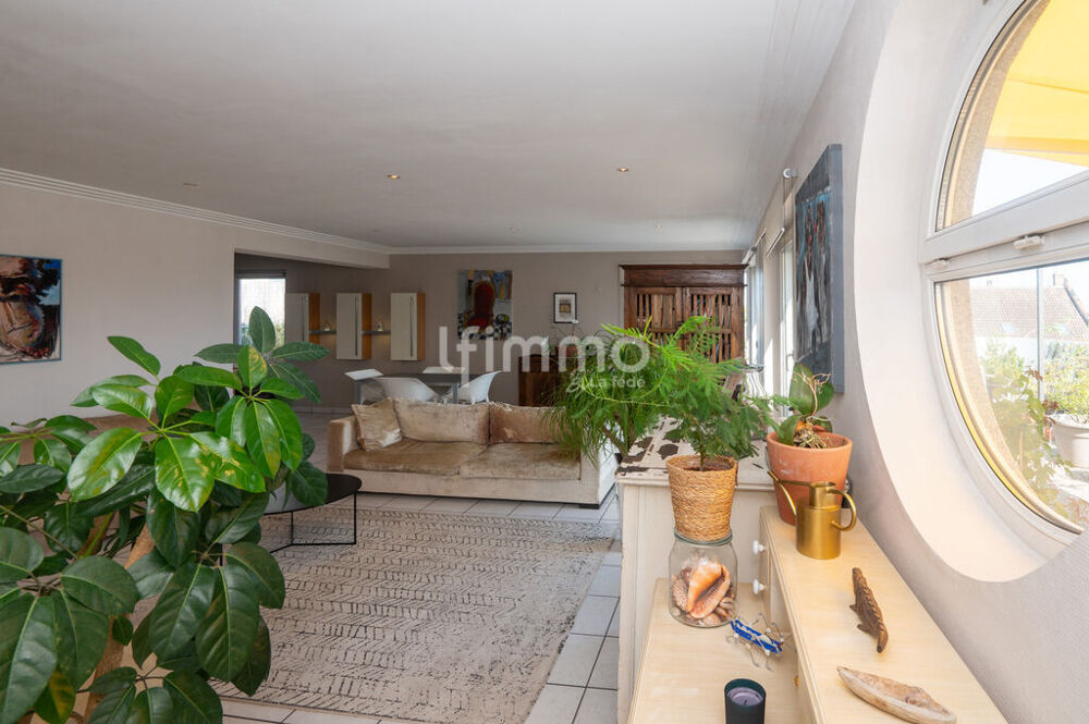 Très bel attique 149 m² env. avec terrasse 63 m², 2 parkings et