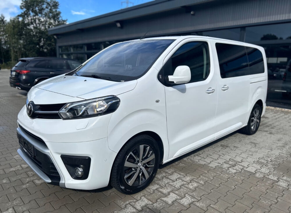 Proace city Proace Verso 150 BVM6 Team 2018 occasion 85600 Montaigu