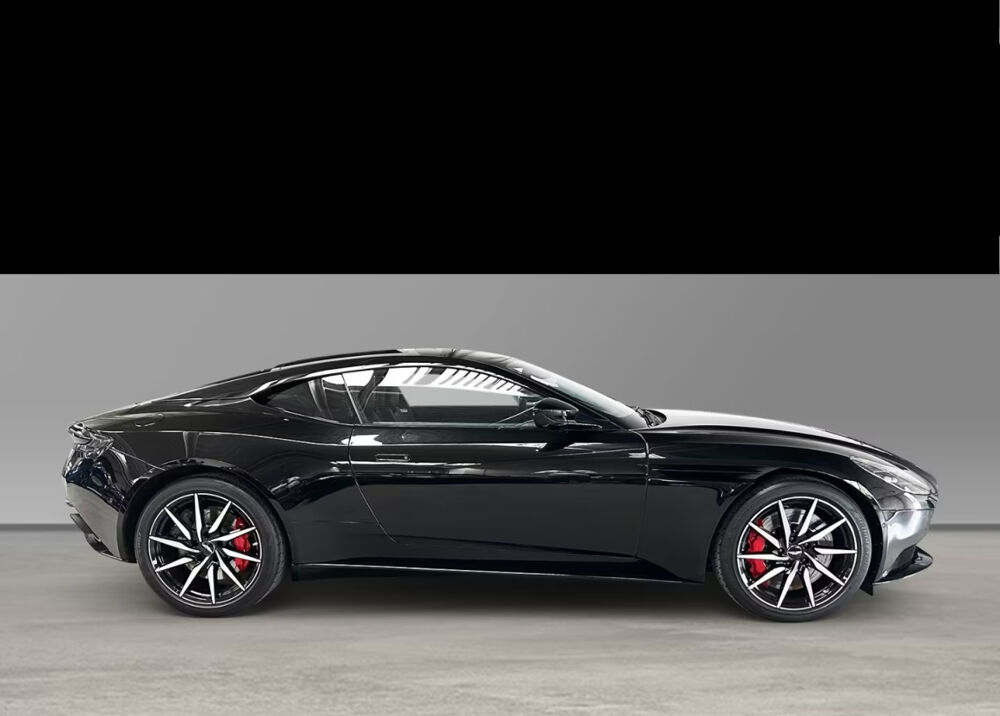 DB11 Coup&eacute; 5.2 Biturbo V12 Black Carbon 2017 occasion 85600 Montaigu