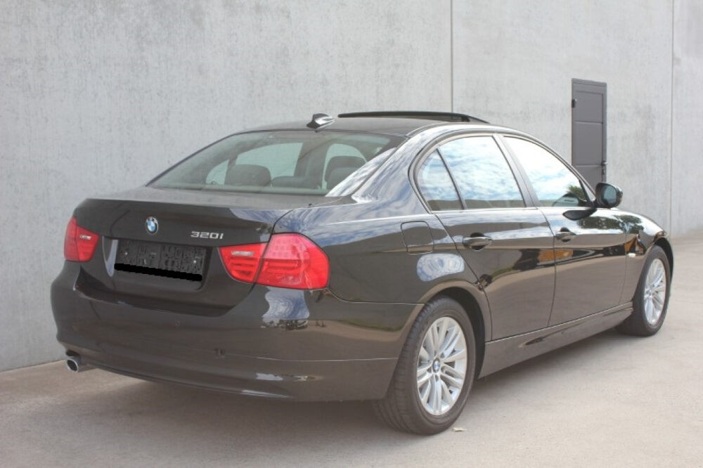 S&eacute;rie 3 320i 170ch 1MAIN/TOITOUVR/SIEGCHAUF/REGVIT/BLTH/XENON/JA/GAR 2011 occasion 59280 Armenti&egrave;res