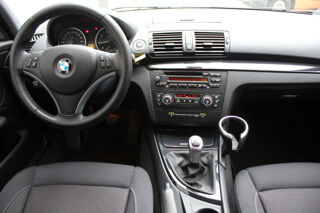 S&eacute;rie 1 116i 122ch SIEGCHAUF/REGVIT/PARKSENSOR/JA/GAR12MOIS 2009 occasion 59280 Armenti&egrave;res
