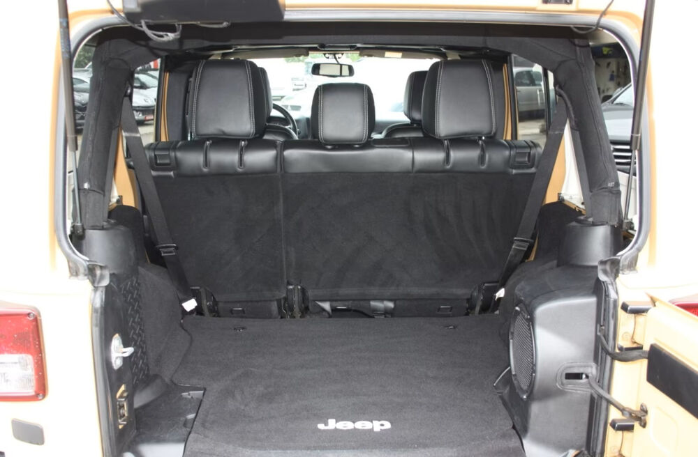 Wrangler 2.8 CRD 200 Unlimited Sahara A 2014 occasion 85600 Montaigu