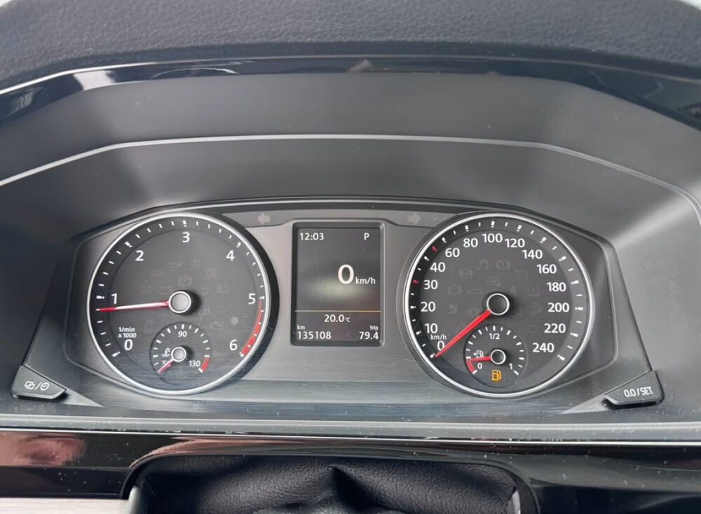 MULTIVAN Multivan 2.0 TDI 150 DSG7 70 Jahre Bulli 2018 occasion 85600 Montaigu