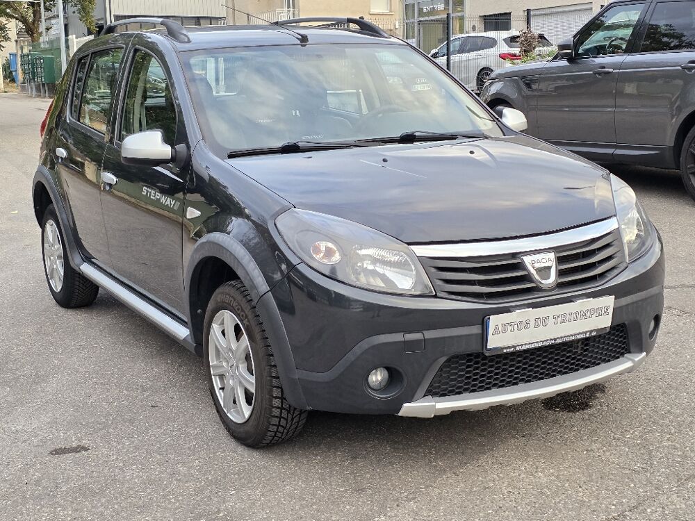 Sandero 1.6 MPI 85 Prestige 1&deg; main 2012 occasion 38190 BERNIN