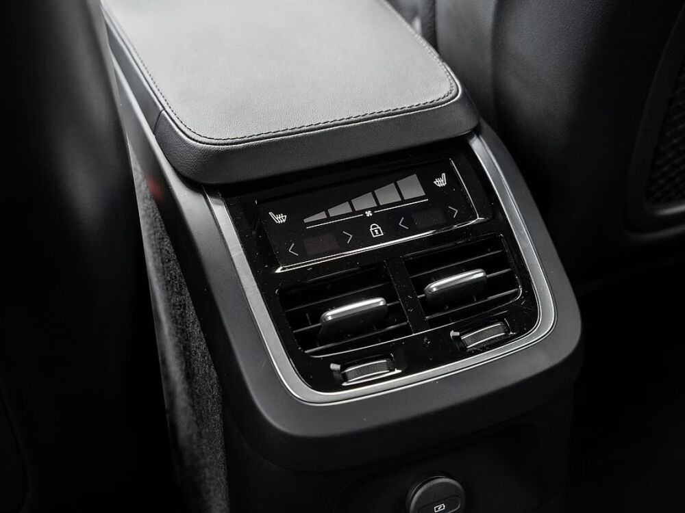 XC90 Recharge T8 AWD 310+145 ch Geartronic 8 7pl Ultimate St 2023 occasion 85600 Montaigu