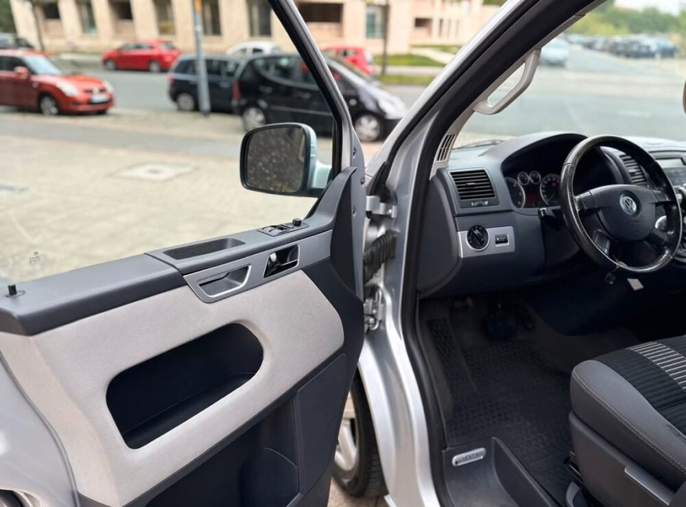 MULTIVAN Multivan 2.5 TDI 130 United Tiptronic 2009 occasion 85600 Montaigu