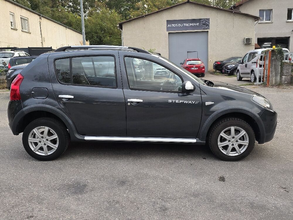 Sandero 1.6 MPI 85 Prestige 1&deg; main 2012 occasion 38190 BERNIN