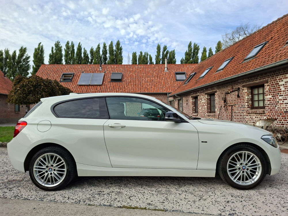 S&eacute;rie 1 116i 136 ch SPORTLINE/SIEGESCHAUF/BLTH/CLIMAUTO/JA18/GAR6M 2014 occasion 59280 Armenti&egrave;res