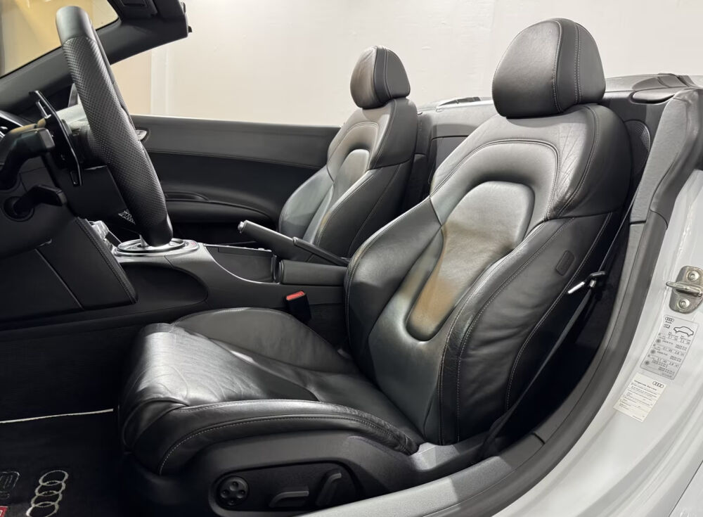 R8 Spyder V8 4.2 FSI 430 Quattro R-Tronic 2011 occasion 85600 Montaigu