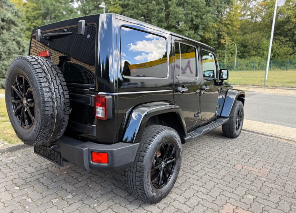 Wrangler 2.8 CRD 200 Unlimited Sahara BLACK BEAUTY 2014 occasion 85600 Montaigu