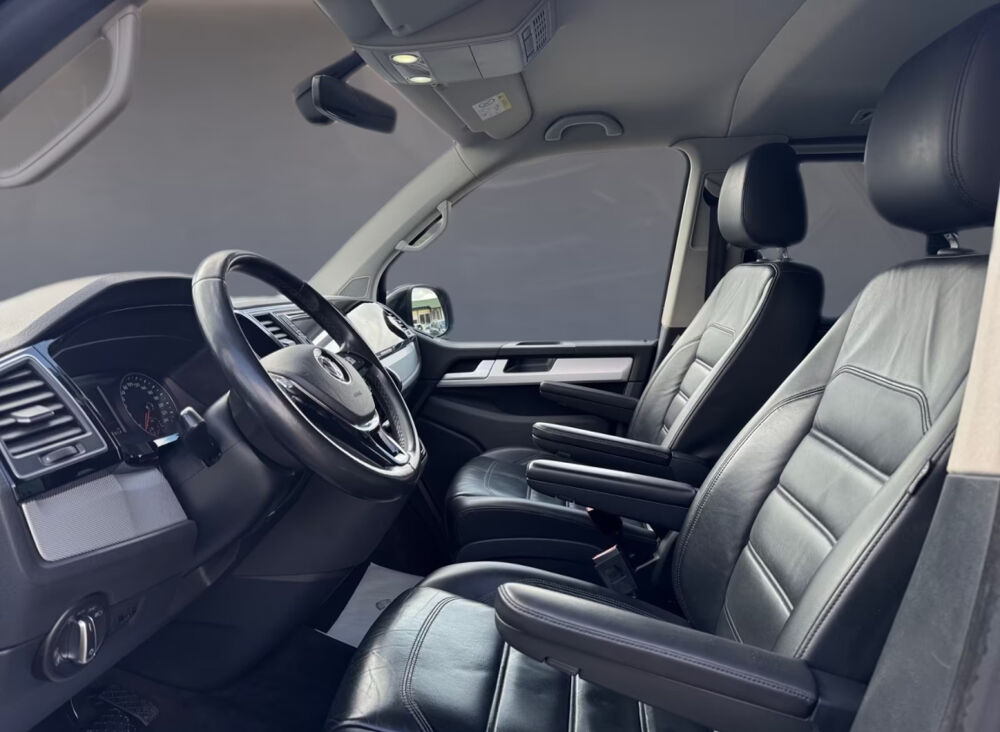 MULTIVAN Multivan 2.0 TDI 150 DSG7 HIGHLINE 2016 occasion 85600 Montaigu
