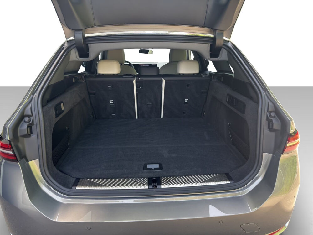 S&eacute;rie 5 Touring 530e TwinPower Turbo xDrive 292 ch BVA8 Business Des 2025 occasion 85600 Montaigu