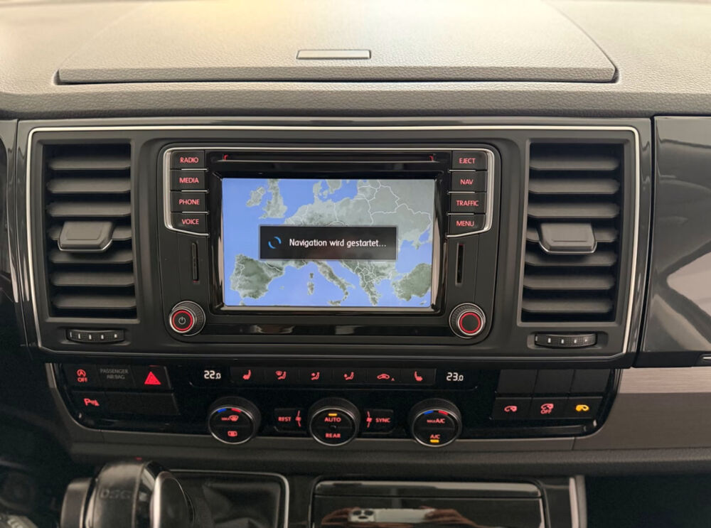 MULTIVAN Multivan 2.0 TDI 150 DSG7 Comfortline 2016 occasion 85600 Montaigu