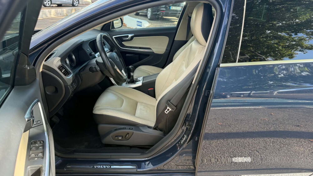 V60 1.6 T3 150 ch XENIUM 2012 occasion 30620 Bernis
