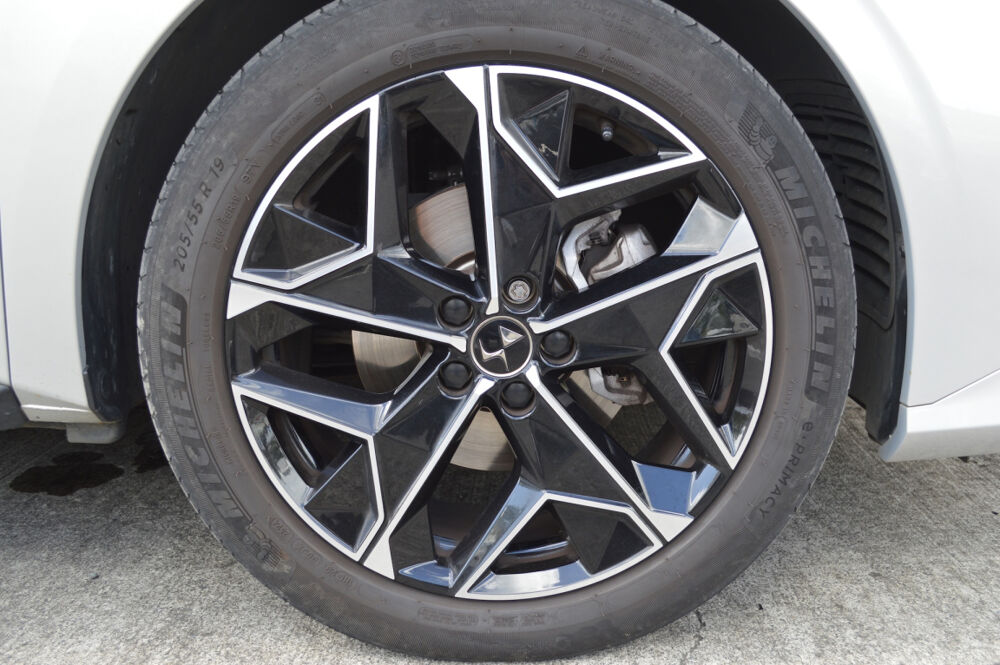 DS4 1,2 hybride 136ch pallas ligne business e-dct6 2024 occasion 97122 Baie-Mahault