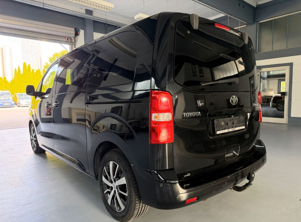 Proace city Proace Verso Medium 150 D-4D FAMILY COMFORT 2017 occasion 85600 Montaigu
