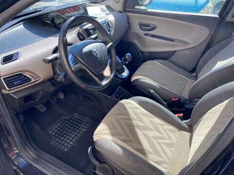 Ypsilon 1.2 8v 69 ch Stop et Start Platinium 2015 occasion 06700 Saint-Laurent-du-Var