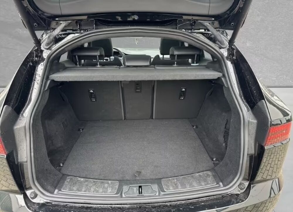 E-PACE E-Pace P300e ch PHEV AWD BVA R-Dynamic SE 2022 occasion 85600 Montaigu