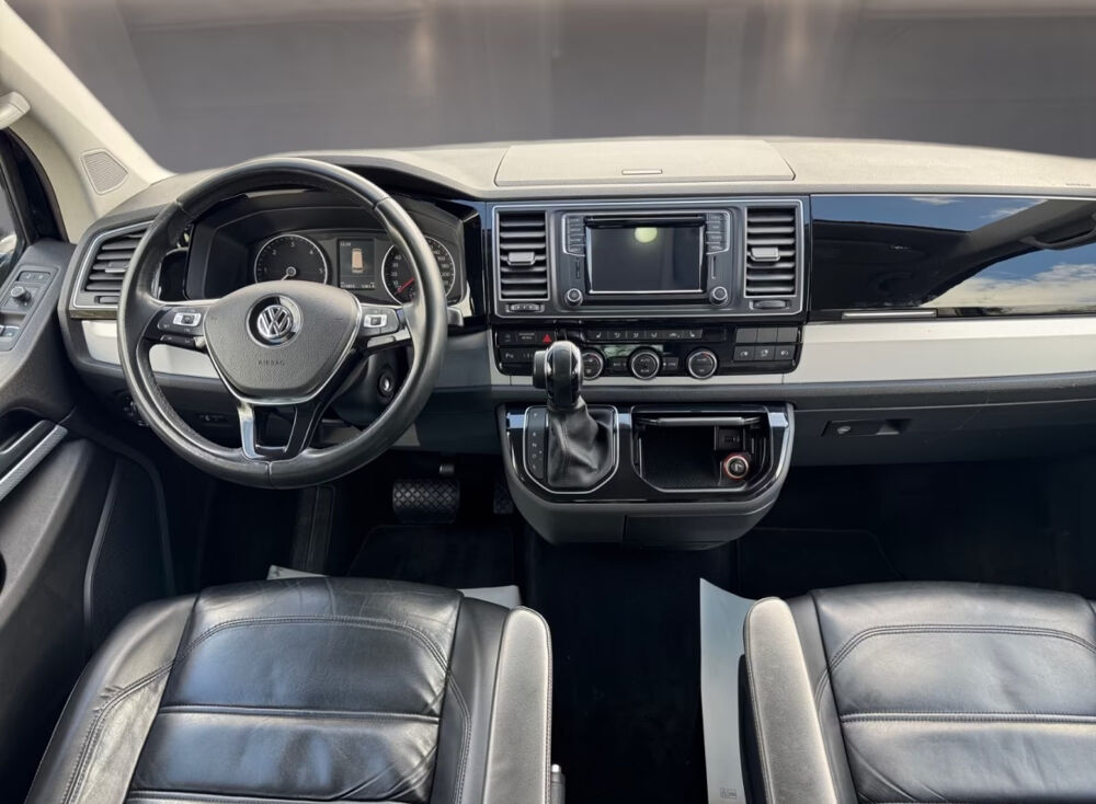 MULTIVAN Multivan 2.0 TDI 150 DSG7 HIGHLINE 2016 occasion 85600 Montaigu