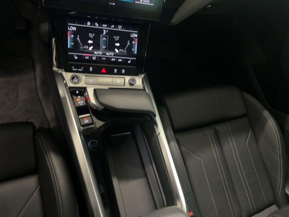 Q8 e-tron 55 408 ch 114 kWh Quattro Avus 2023 occasion 85600 Montaigu