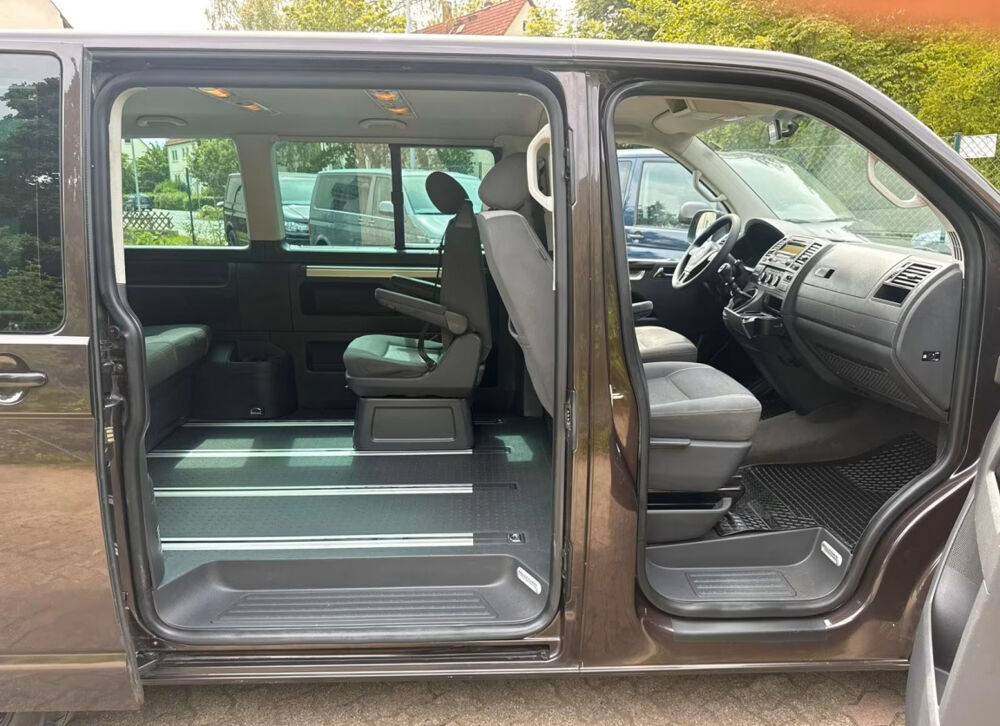 MULTIVAN t5 multivan 2011 occasion 85600 Montaigu