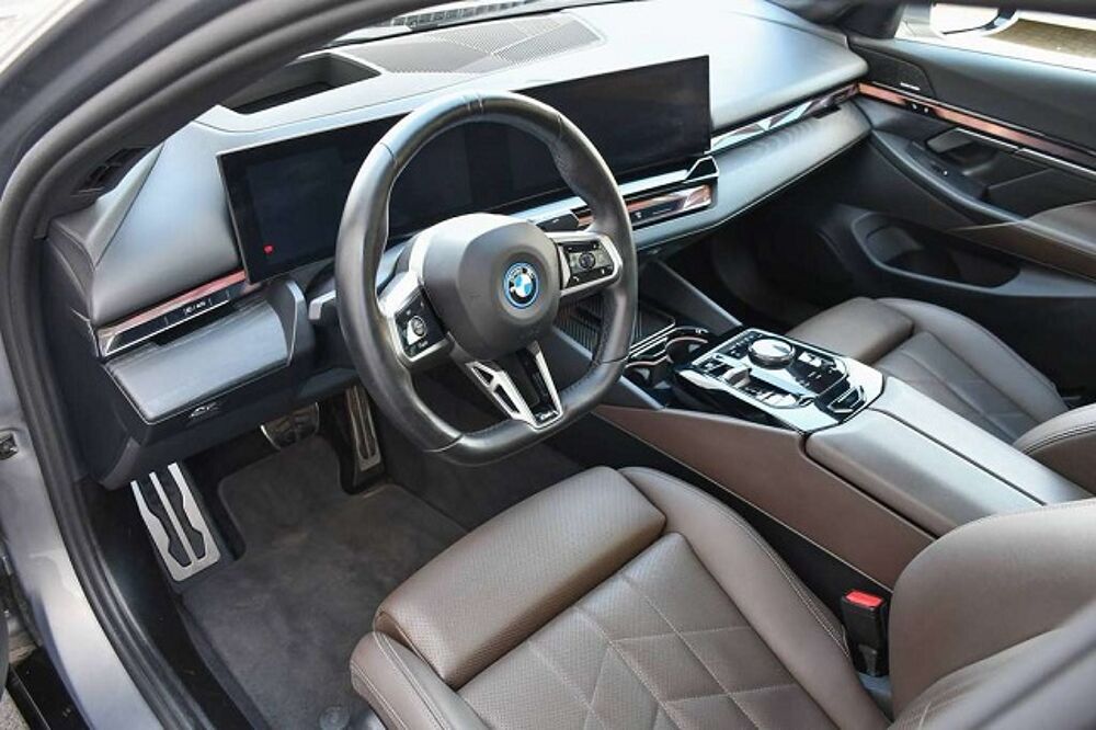 i5 eDrive40 340ch M Sport TOITPANO/AFFICHTETHAUT/ATTACHREM/HAR 2023 occasion 59280 Armenti&egrave;res