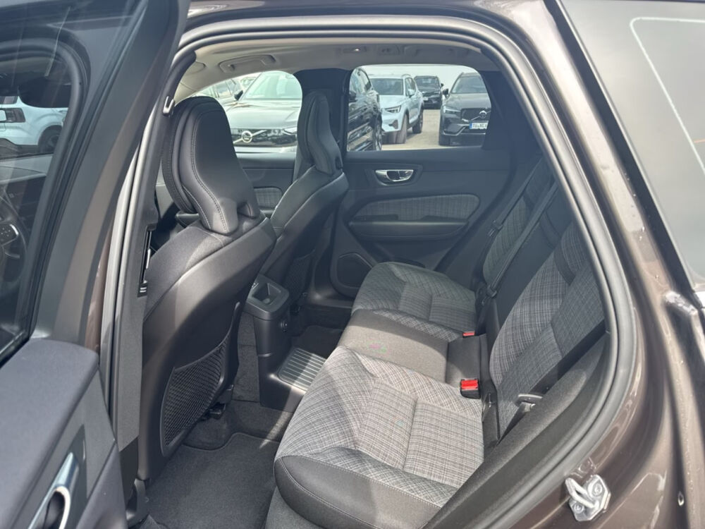 XC60 T6 Recharge AWD 253 ch + 145 ch Geartronic 8 Plus Style 2022 occasion 85600 Montaigu