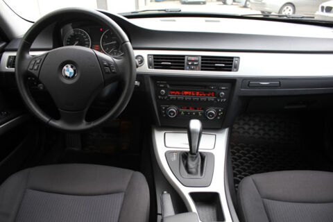 S&eacute;rie 3 318i 143ch Auto. REGVIT/PARKSENSOR/BLTH/JA/GAR12MOIS 2011 occasion 59280 Armenti&egrave;res