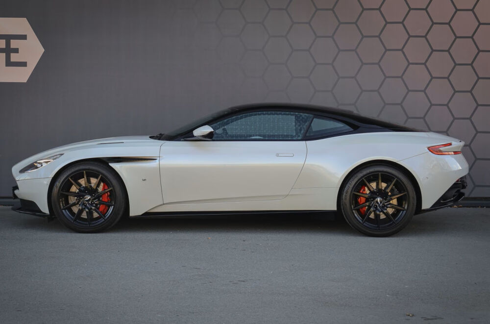 DB11 Coup&eacute; 5.2 Biturbo V12 2017 occasion 85600 Montaigu