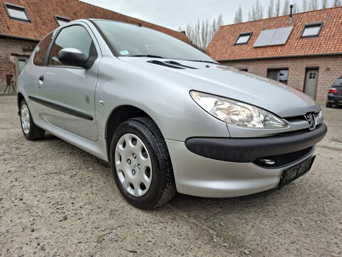 Annonce voiture Peugeot 206 3250 €