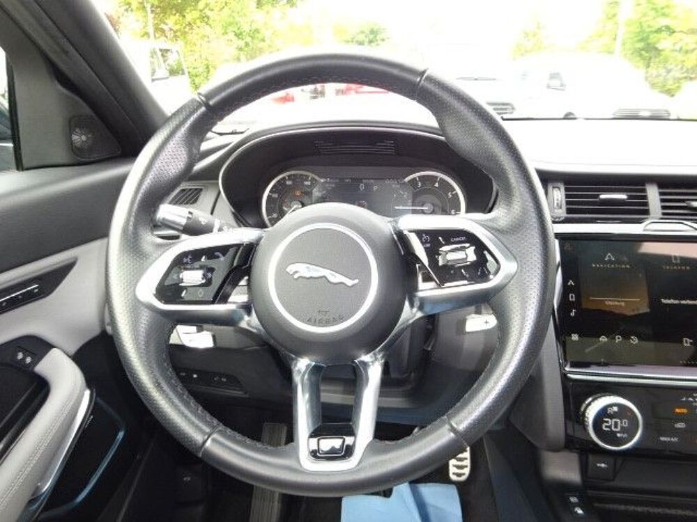 E-PACE E-Pace P-300e ch PHEV AWD BVA R-Dynamic 2022 occasion 85600 Montaigu
