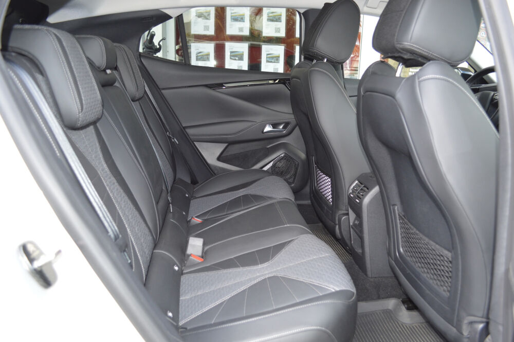 DS4 1,2 hybride 136ch pallas ligne business e-dct6 2024 occasion 97122 Baie-Mahault