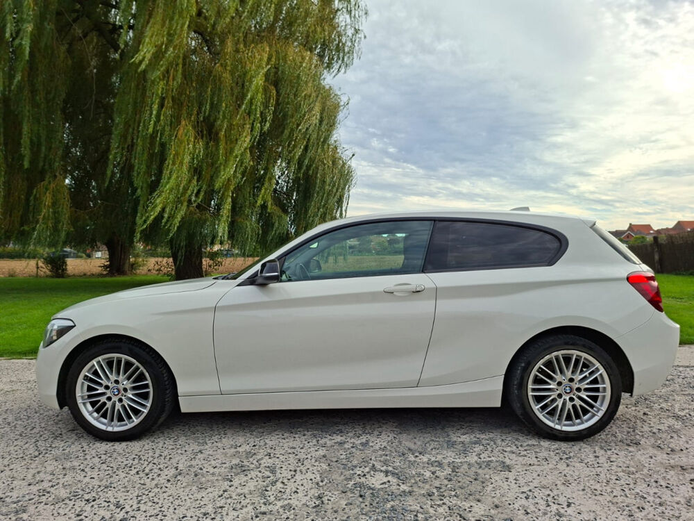 S&eacute;rie 1 116i 136 ch SPORTLINE/SIEGESCHAUF/BLTH/CLIMAUTO/JA18/GAR6M 2014 occasion 59280 Armenti&egrave;res