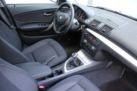 S&eacute;rie 1 116i 2.0 122ch SIEGCHAUF/REGVIT/PARKSENSOR/JA/GAR12MOIS 2011 occasion 59280 Armenti&egrave;res
