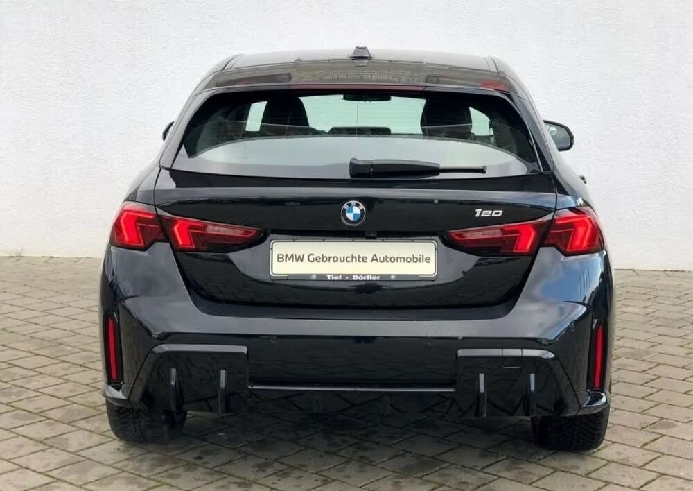 S&eacute;rie 1 120i 178 ch DKG7 Edition Sport 2025 occasion 85600 Montaigu