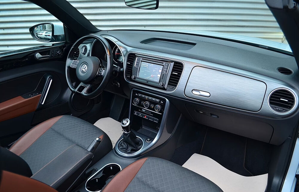 COCCINELLE II Coccinelle Cabriolet 2.0 TDI 150 Allstar 2017 occasion 85600 Montaigu