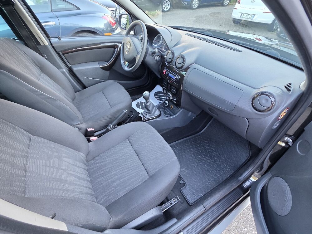 Duster 1.6 16v 105 4x4 Laur&eacute;ate 2010 occasion 38190 BERNIN