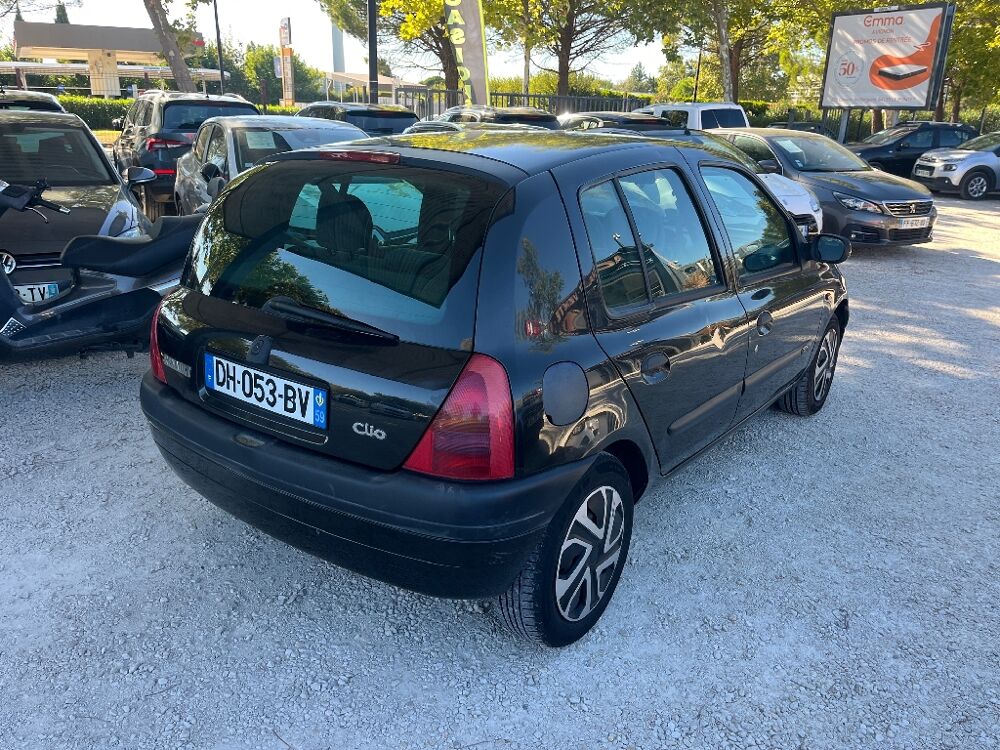 Clio 1.9 dti 80ch Moteur chang&eacute; 2000 occasion 84000 AVIGNON