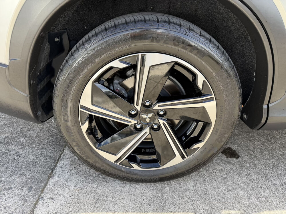 Eclipse Cross 2.4 MIVEC PHEV Twin Motor 4WD Business 2023 occasion 97122 Baie-Mahault