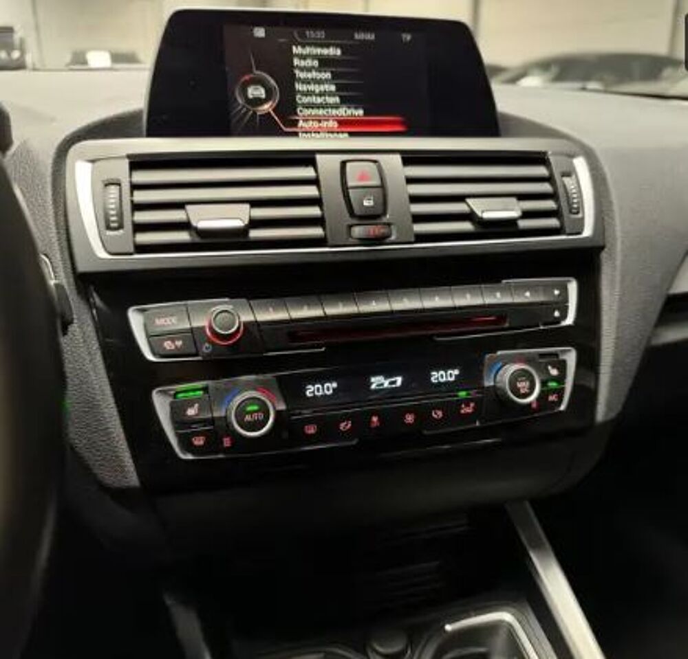 S&eacute;rie 1 116i 109ch Urban SEMICUIR/SIEGCHAUF/REGVIT/PARKSENSOR/GAR12M 2015 occasion 59280 Armenti&egrave;res