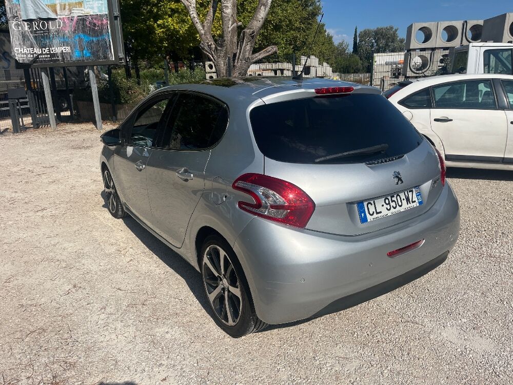 208 1.6 e-HDi 92ch F&eacute;line 2015 occasion 84000 AVIGNON